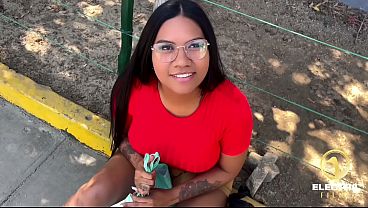 Venezolana culona pillada haciendo cosas sospechosas por un policía en las calles de Lima